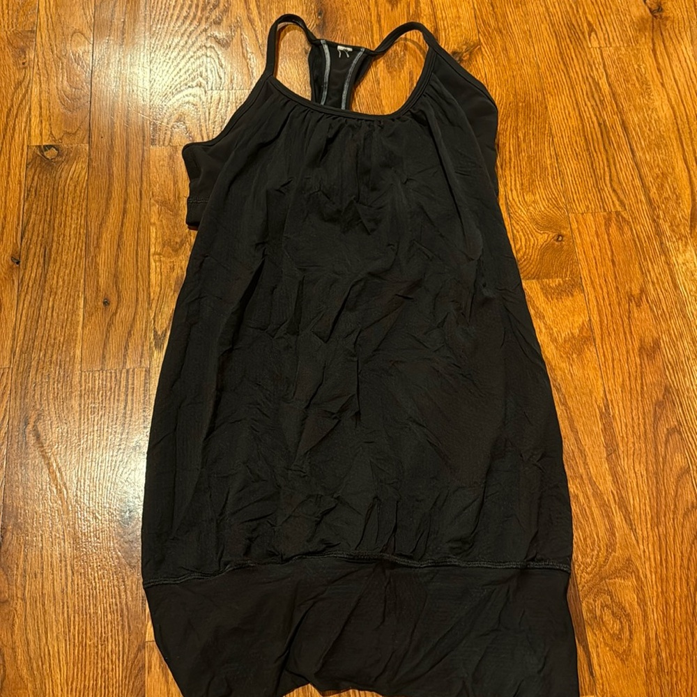 Lululemon size 6 black tank